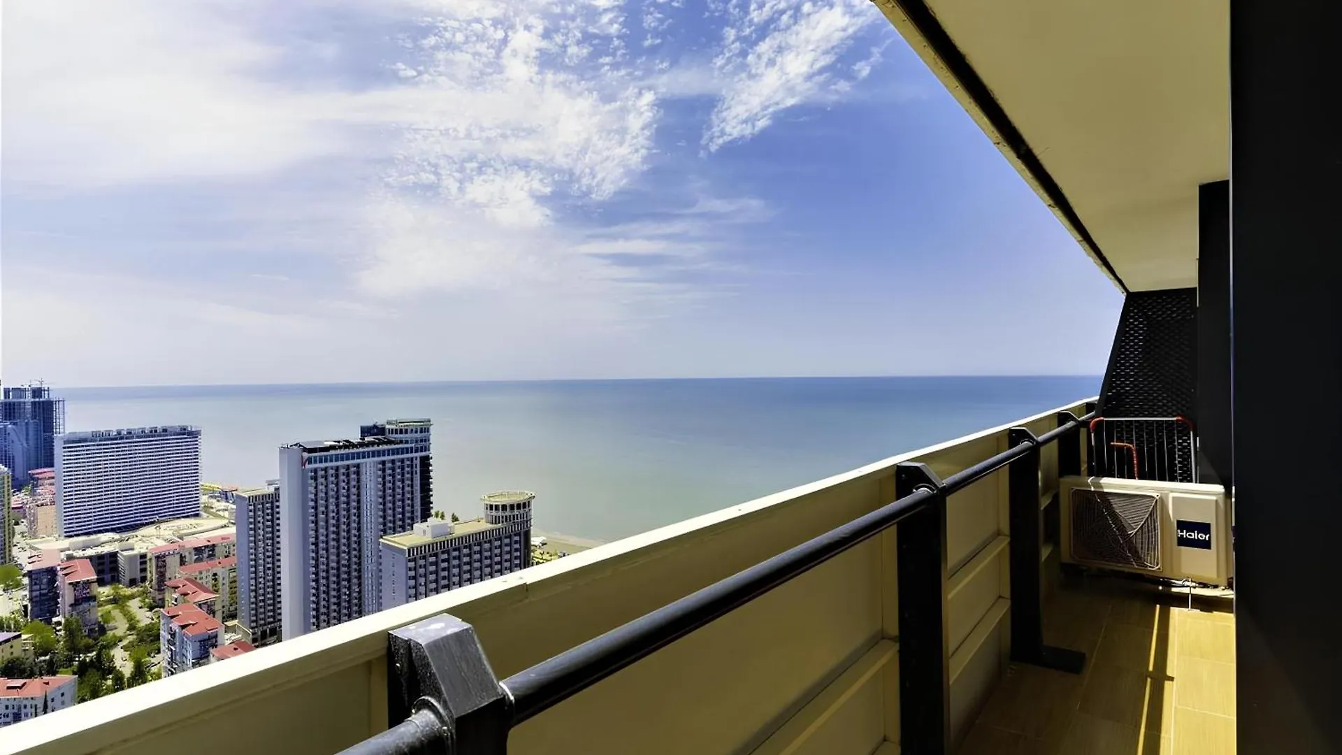 Panorama Orbi City Sea View