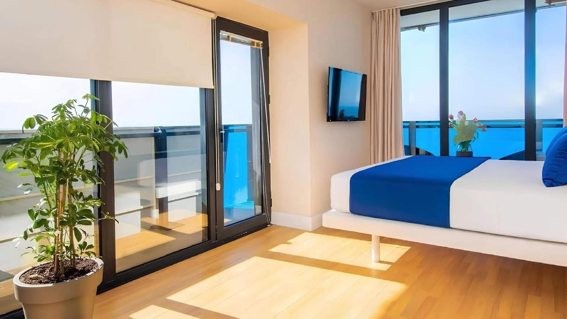 Panorama Orbi City Sea View