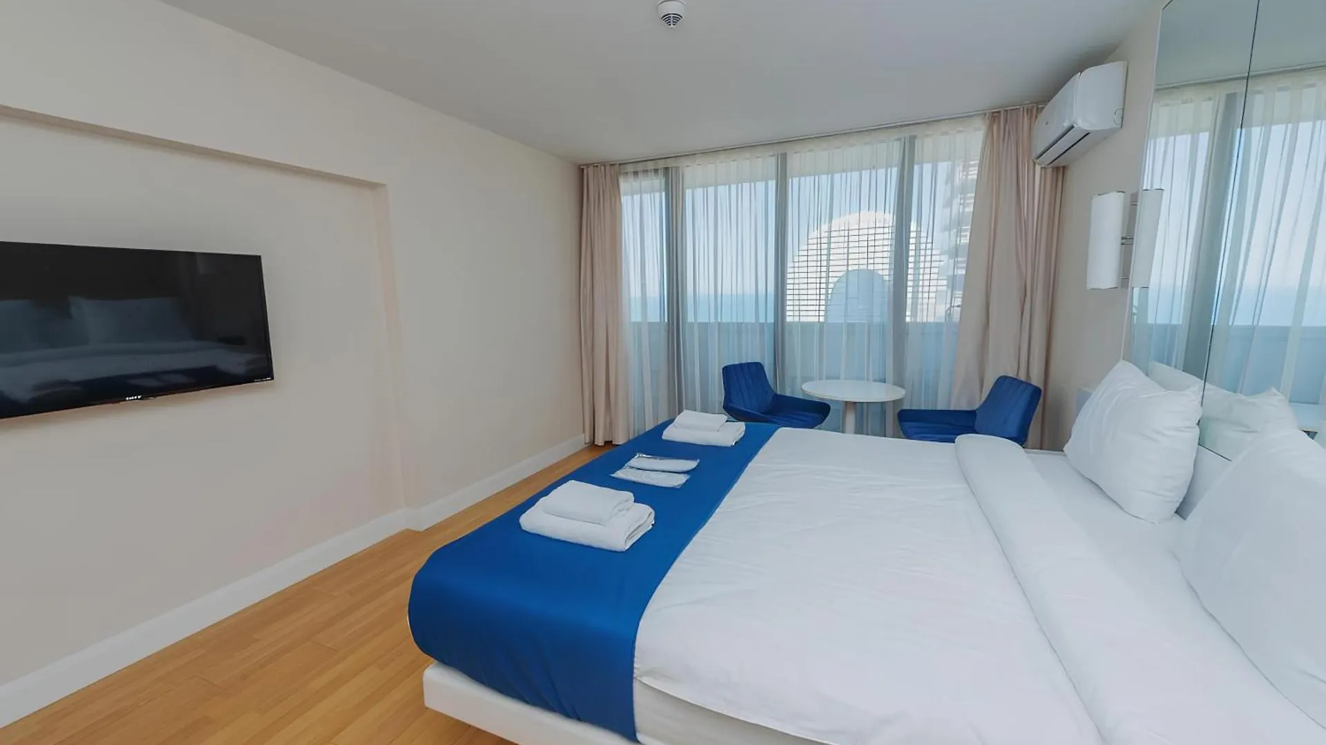 Panorama Orbi City Sea View